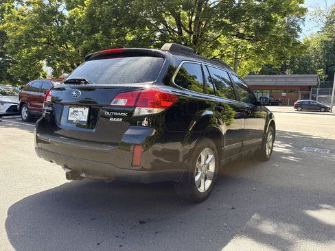 Used 2014 Subaru Outback 2.5i w/ Alloy Wheel Package AWD/4WD image 3