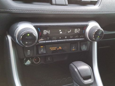 Used 2021 Toyota RAV4 XLE w/ Convenience Package image 18