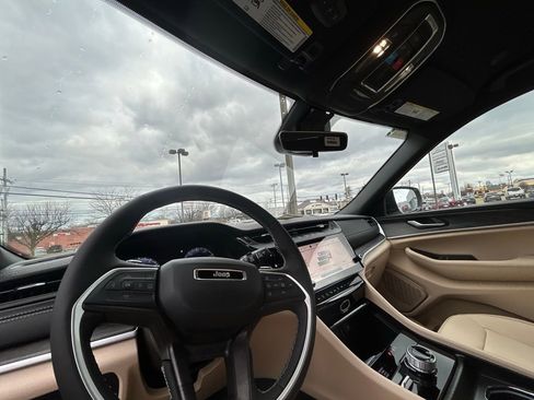 New 2026 Jeep Grand Cherokee Limited image 16