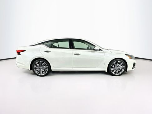 Used 2024 Nissan Altima 2.5 SL FWD image 10