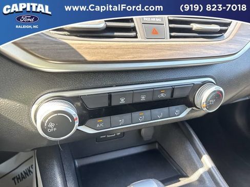 Used 2025 Nissan Altima 2.5 SV AWD/4WD image 29