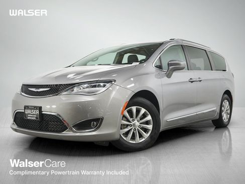 Used 2018 Chrysler Pacifica Touring-L FWD image 1