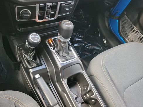 Used 2024 Jeep Gladiator Sport AWD/4WD image 19