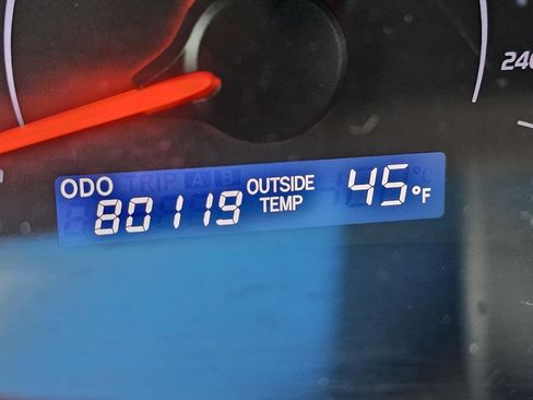 Used 2010 Toyota Camry LE image 40