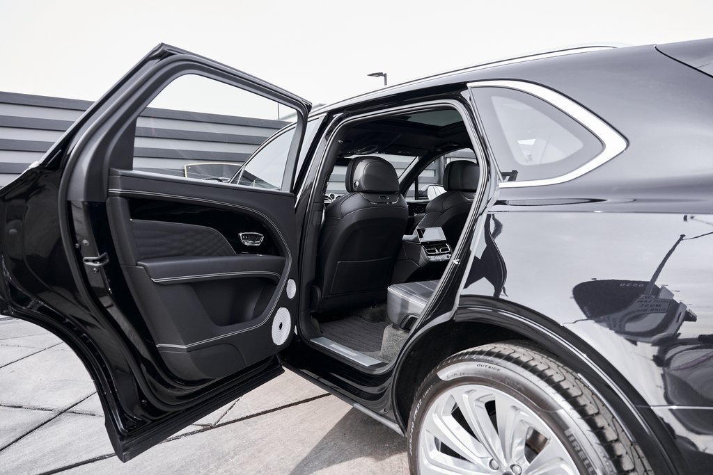 Used 2023 Bentley Bentayga Extended Wheelbase AWD/4WD image 28