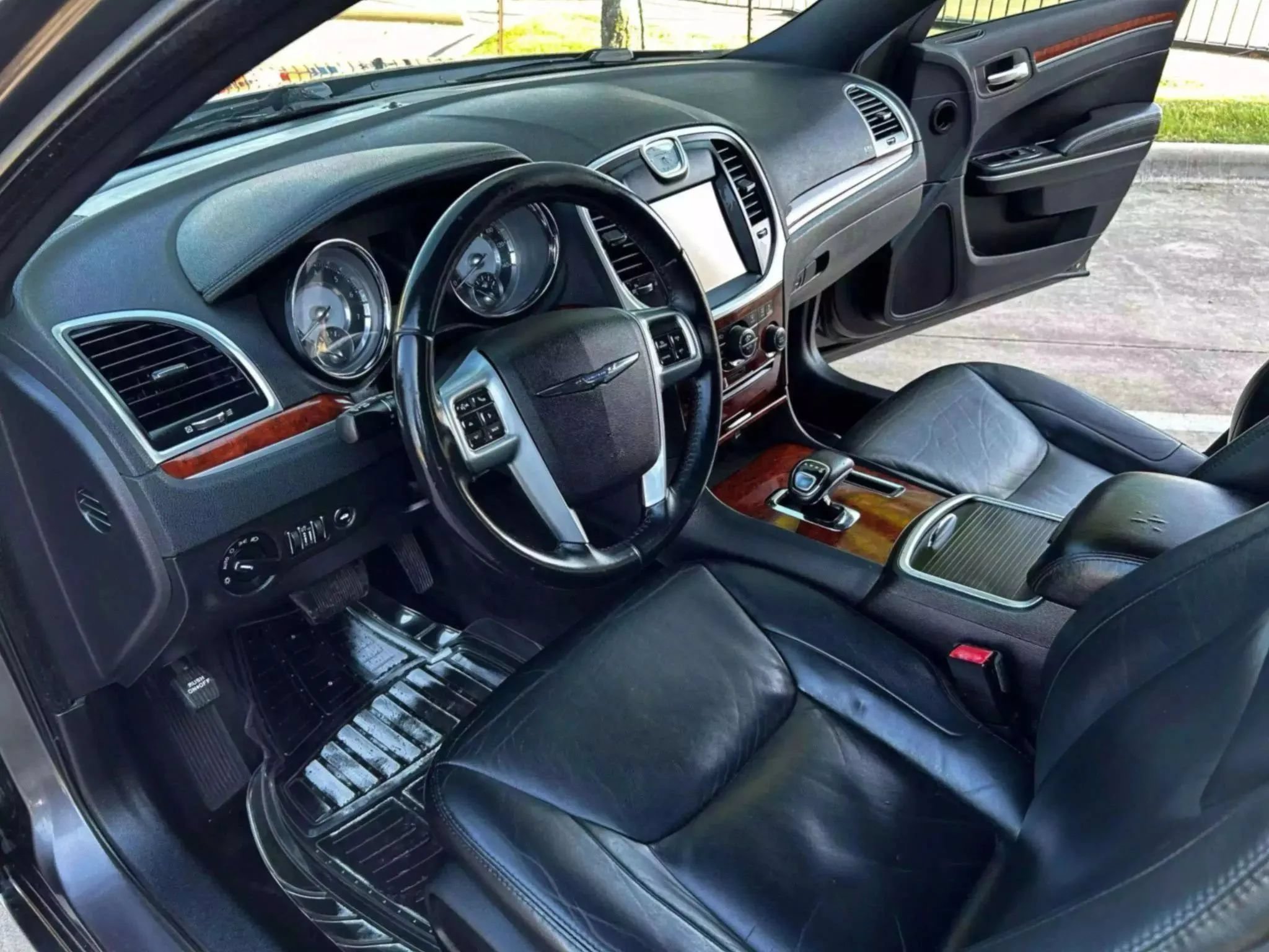 Used 2013 Chrysler 300 RWD image 15