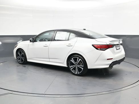 Used 2022 Nissan Sentra SR w/ SR Premium Package FWD image 6