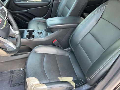 Used 2023 GMC Terrain SLT w/ Infotainment Package II FWD image 18