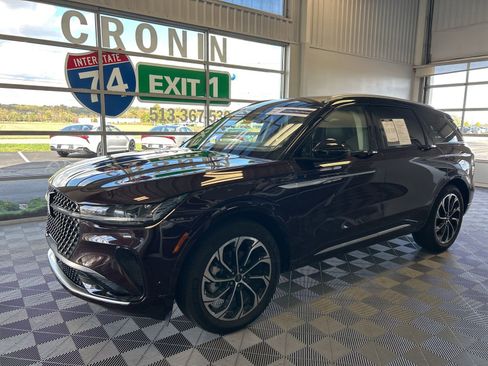 Used 2024 Lincoln Nautilus Reserve image 3