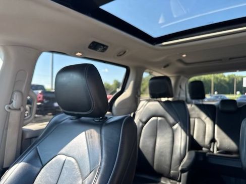 Certified 2019 Chrysler Pacifica Limited FWD image 42