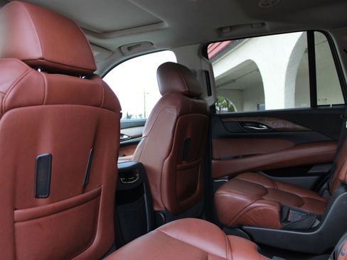 Used 2019 Cadillac Escalade Luxury image 15