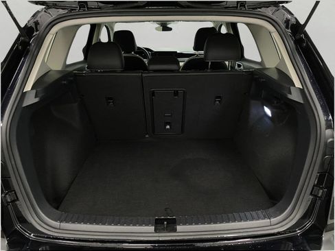 Used 2025 Volkswagen Taos SE image 6