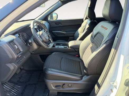 Used 2024 Nissan Pathfinder Rock Creek AWD/4WD image 6