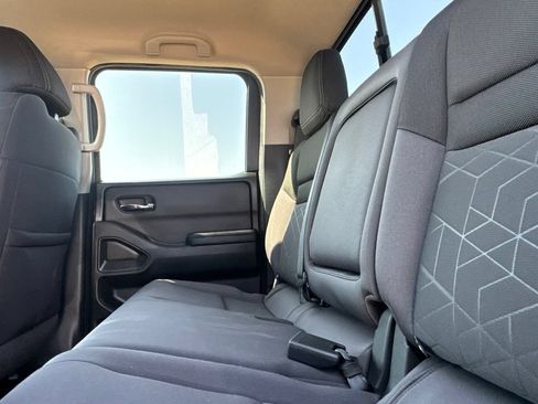 Certified 2025 Nissan Frontier SV w/ Tow Package RWD image 36