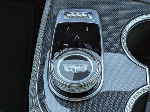 New 2025 Cadillac Optiq Sport 2 w/ LPO, ONYX Package image 20