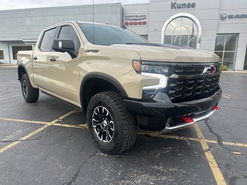Used 2023 Chevrolet Silverado 1500 ZR2 image 4