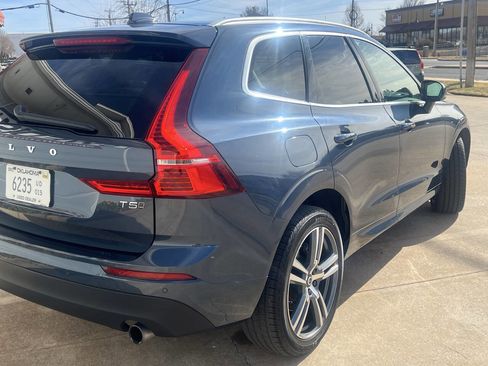 Used 2021 Volvo XC60 T5 Momentum w/ Premium Package image 5