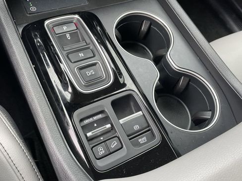 Used 2024 Honda Pilot Touring image 21