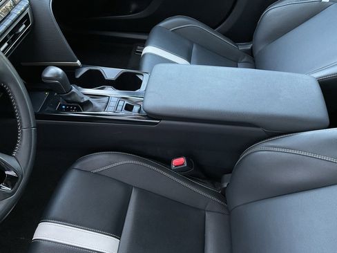 Used 2025 Toyota Camry SE image 34