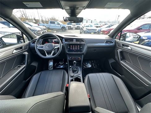 Used 2023 Volkswagen Tiguan SE R-Line image 16