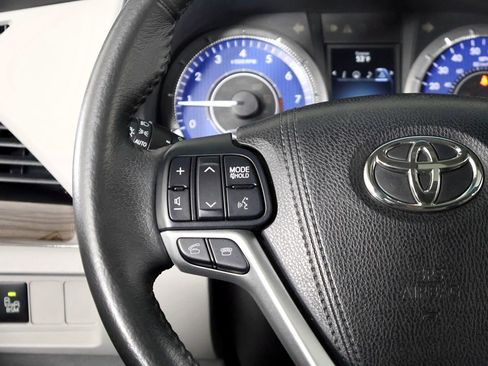 Used 2017 Toyota Sienna XLE Premium AWD/4WD image 31