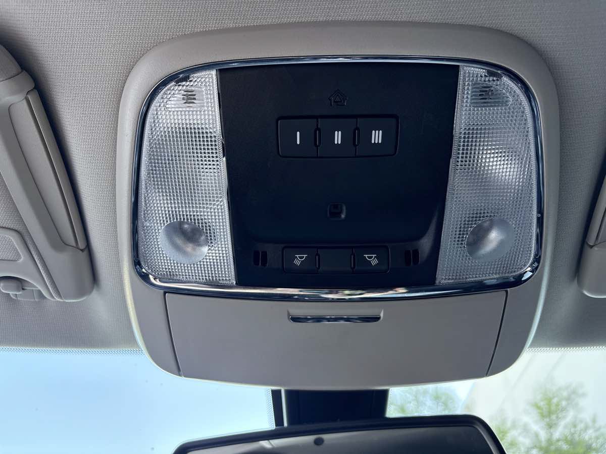 Used 2022 Chrysler 300 Touring L RWD image 25
