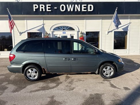 Used 2005 Dodge Grand Caravan SXT image 4