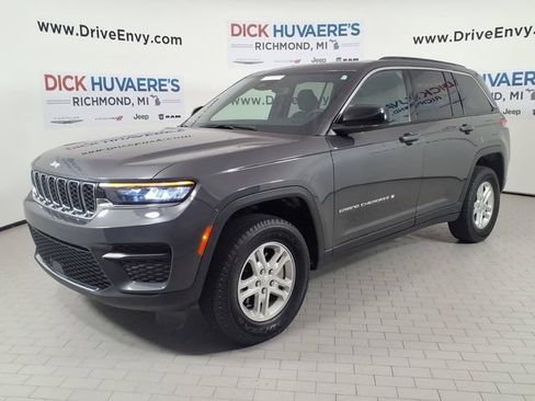 Used 2024 Jeep Grand Cherokee Laredo w/ Luxury Tech Group I AWD/4WD image 1