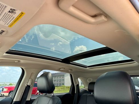 Used 2017 Ford Edge Titanium w/ Equipment Group 301A AWD/4WD image 28