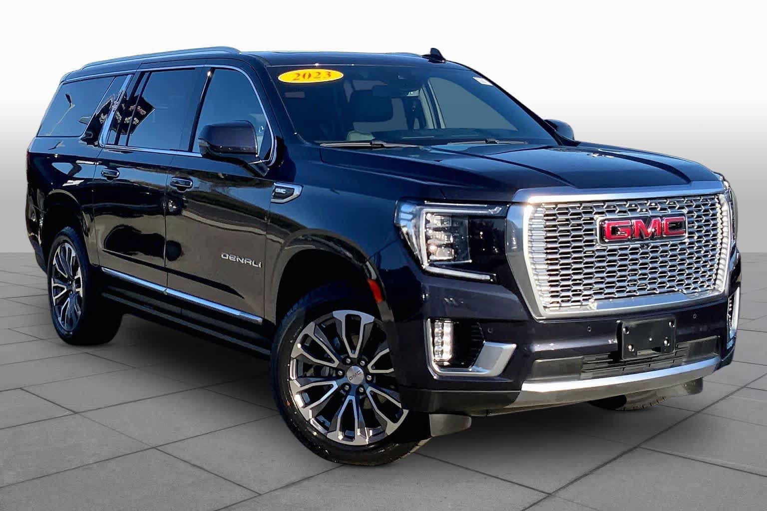 Used 2023 GMC Yukon XL Denali AWD/4WD image 3