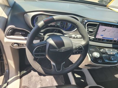 Used 2022 Chrysler Pacifica Touring-L FWD image 30