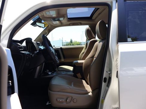 Used 2022 Toyota 4Runner Limited AWD/4WD image 32
