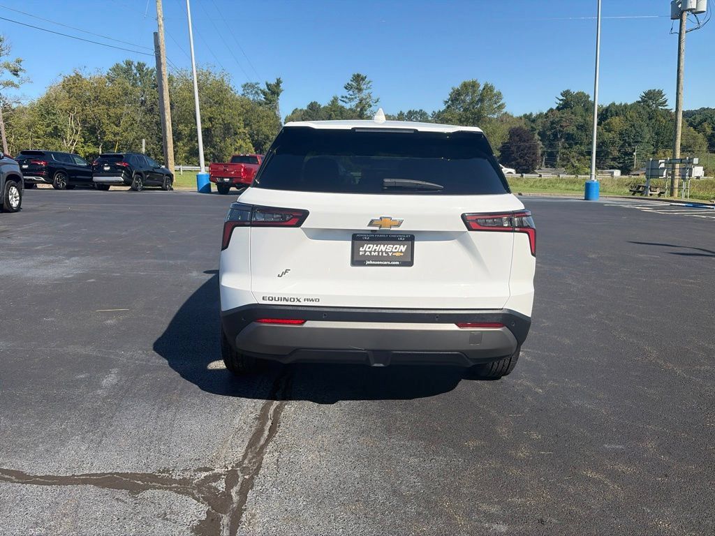 Used 2026 Chevrolet Equinox LT w/ Convenience Package II AWD/4WD image 9