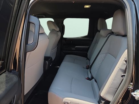 Used 2025 Toyota Tacoma SR5 AWD/4WD image 11