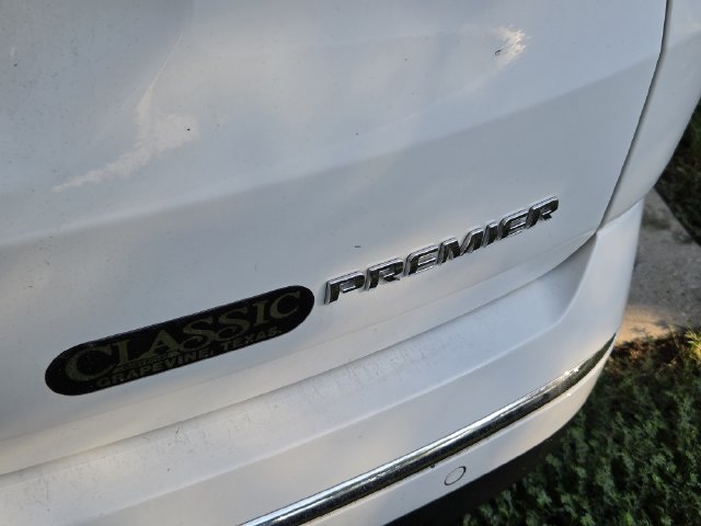 Used 2023 Chevrolet Traverse Premier FWD image 10