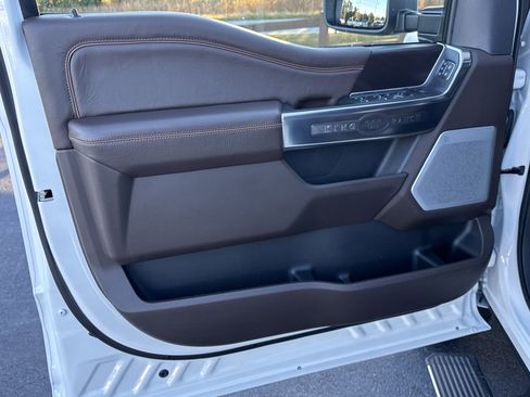 Used 2025 Ford F350 King Ranch w/ FX4 Off-Road Package image 11