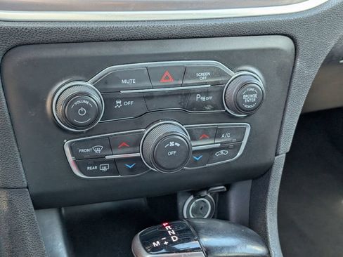 Used 2021 Dodge Charger SXT w/ Leather Interior Group RWD image 26