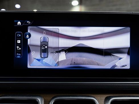 Used 2025 Mercedes-Benz GLS 580 4MATIC image 19