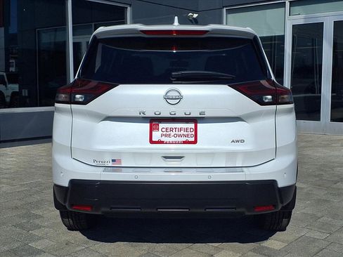 Certified 2025 Nissan Rogue SV image 4