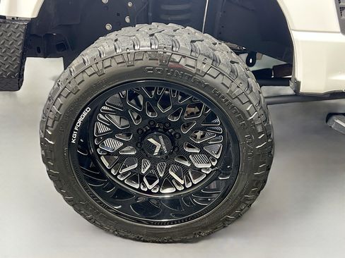 Used 2023 Ford F250 Lariat w/ Sport Appearance Package image 13