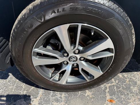 Used 2018 Toyota RAV4 XLE w/ Plus Extra Value Package FWD image 18