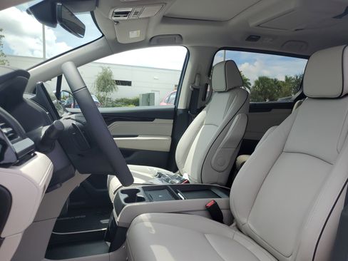 New 2026 Honda Odyssey Touring image 18
