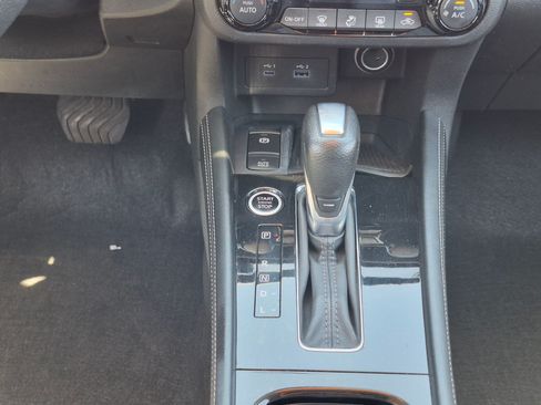 Used 2024 Nissan Kicks SR w/ SR Premium Package FWD image 25