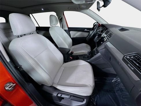 Used 2019 Volkswagen Tiguan SE w/ Panoramic Sunroof Package FWD image 29