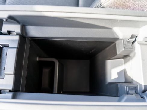 Certified 2025 Nissan Rogue SV image 33