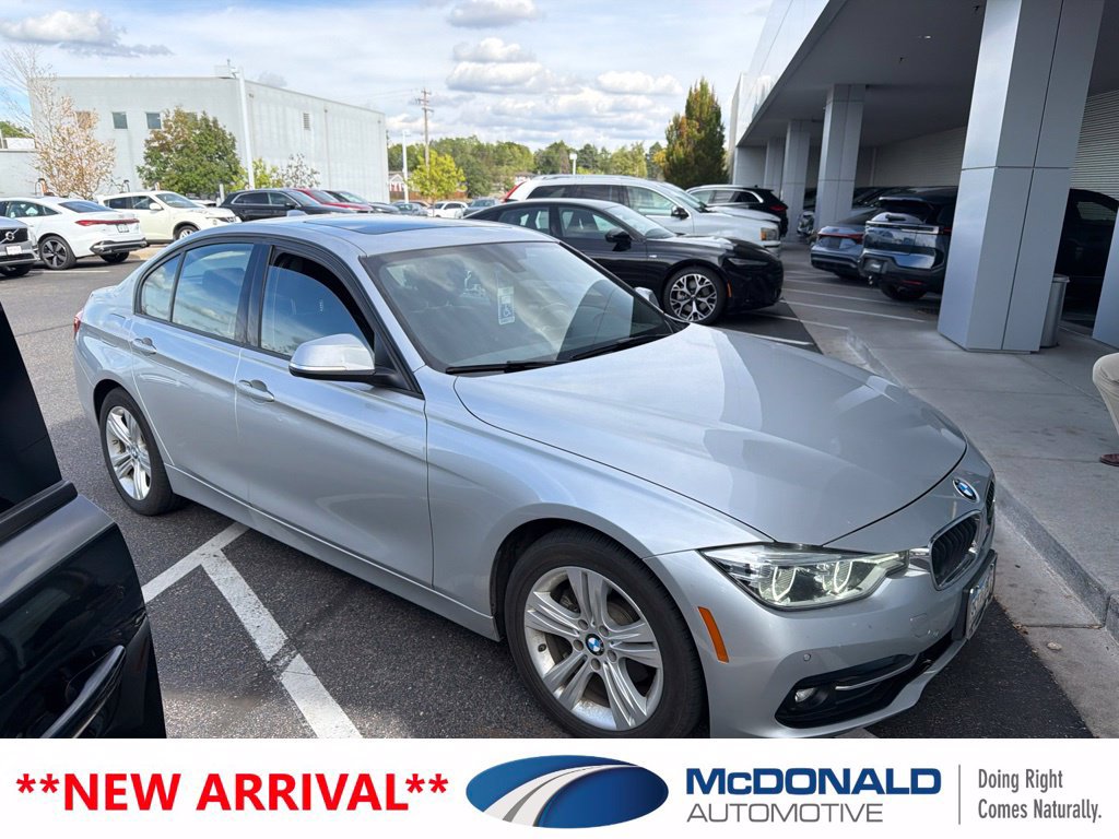 Used 2016 BMW 328i xDrive Sedan AWD/4WD image 4