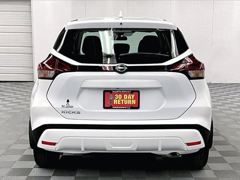 New 2025 Nissan Kicks Play S image 4