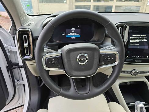 Certified 2024 Volvo XC40 B5 Ultimate w/ Climate Package image 33
