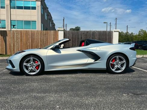Used 2021 Chevrolet Corvette Stingray Premium Conv w/ Z51 Performance Package RWD image 9