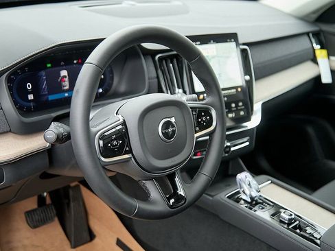New 2025 Volvo XC90 B6 Core w/ Protection Package Premier image 13
